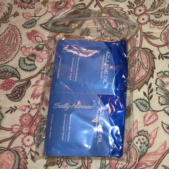 🍀 💖HP💖 NWT Sally Hansen home waxing kit - Picture 3 of 3